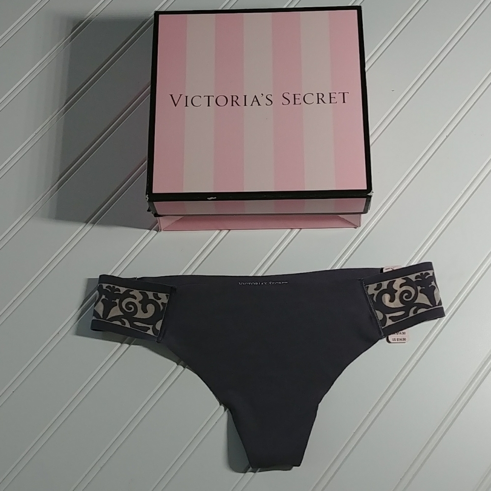 3/$25.- Victoria's Secret Seamless Scroll Thongs - Picture 5 of 9